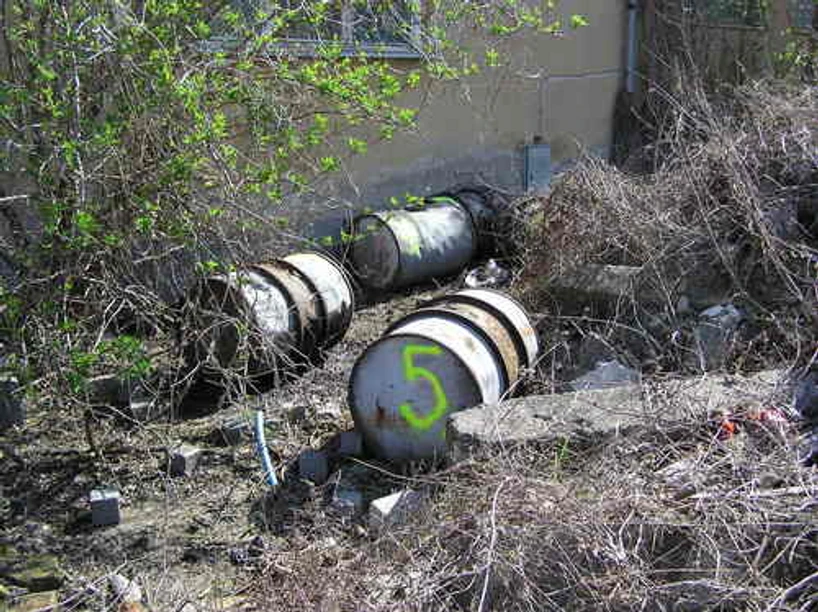 Hasičský záchranný sbor ČR/ŠS Tišnov: Nález ocelových sudů s neznámou látkou v Židlochovicích