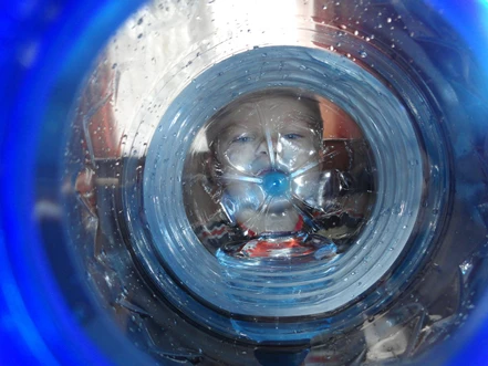     Rozchod s plasty nás bude bolet. Mohou ale škodit, jsou v kohoutkové vodě i pivu, říká expert