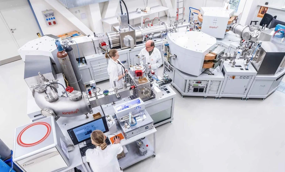 AV ČR/Jana Plavec: Unikátní datování pomocí urychlovačové hmotnostní spektrometrie (AMS)