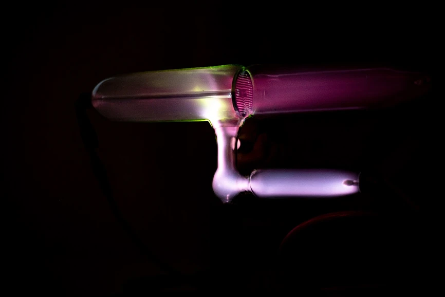 Akademie věd ČR/UOCHB: O přístrojích, lidech a historii hmotnostní spektrometrie