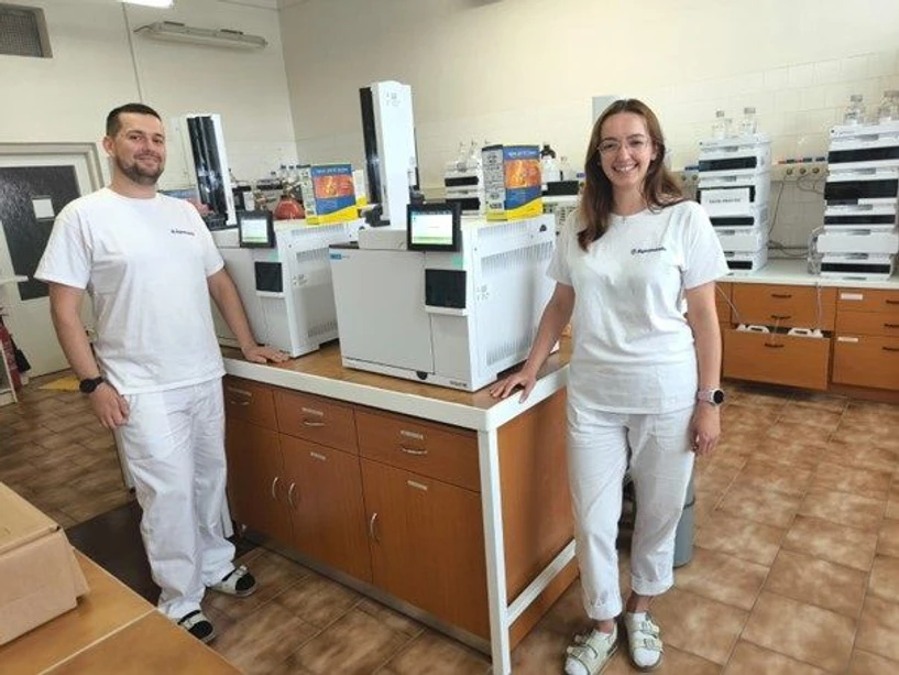 Altium - Instalace dvou nových Agilent GC 8890 ve Výzkumném ústavu organických syntéz.jpg