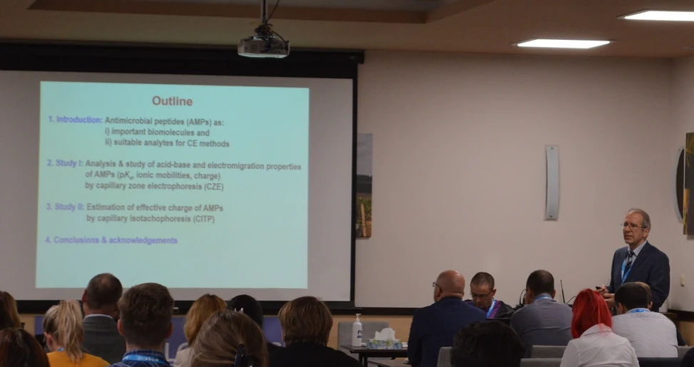 Analýza a charakterizace antimikrobiálních peptidů kapilární elektroforézou a izotachoforézou (V. Kašička)