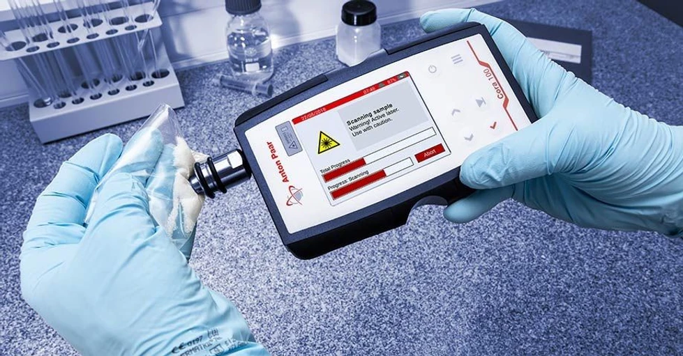 Anton Paar: Cora 100 ruční Ramanův spektrometr.