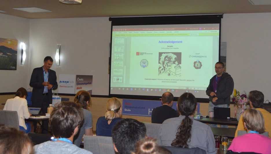 Aplikace nových reverzních a polárních reverzních stacionárních fází ve vysokoúčinné kapalinové chromatografii (M. Kohout)