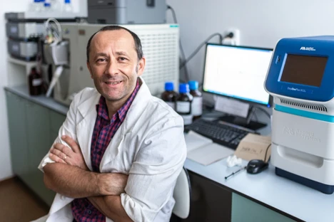 Od chemie k medicíně (a zpátky)