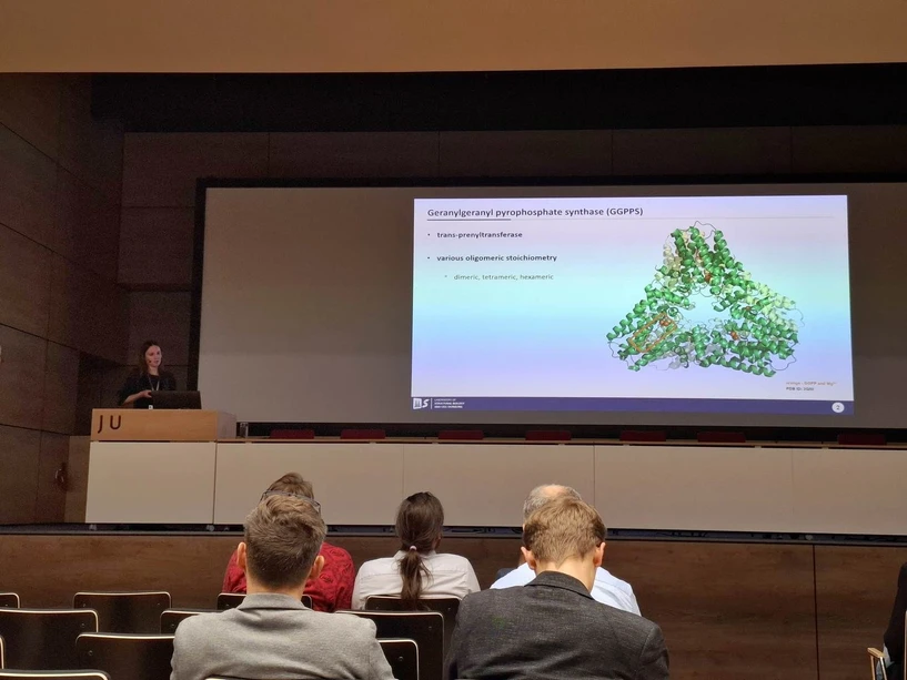 ČSHS: 13. Česká konference hmotnostní spektrometrie 2025 a 11. Neformální proteomické setkání - Den 1 (Unraveling Oligomerization-Mediated Inhibition in GGPPS by Structural Mass Spectrometry, Jasmína Portašiková)