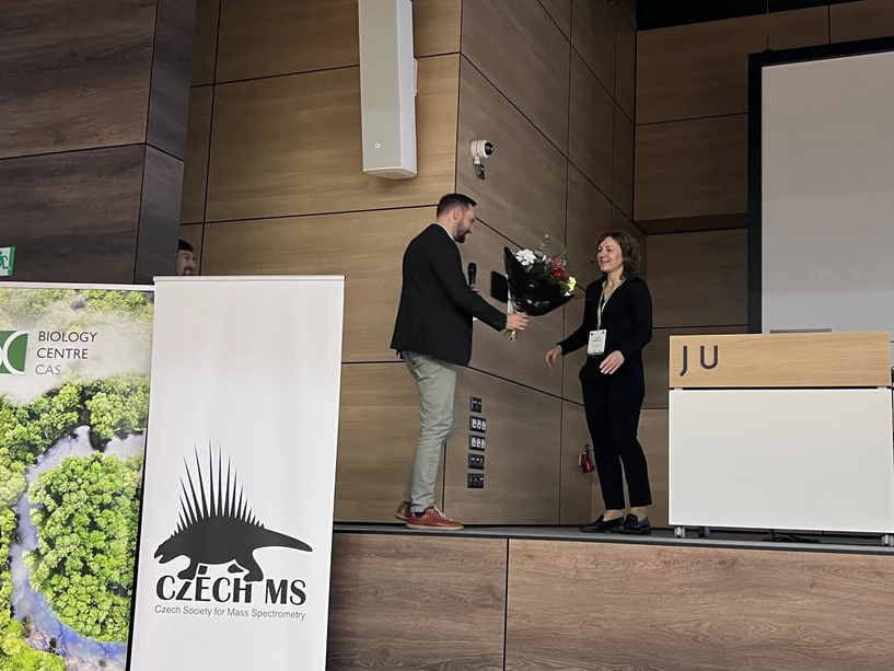 ČSHS: 13. Česká konference hmotnostní spektrometrie 2025 a 11. Neformální proteomické setkání - Den 3 - Poděkování Janě Roithové