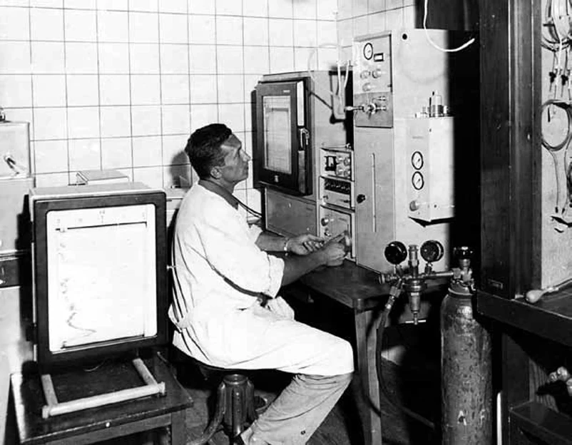 ČSHS: Obrázek 2: Autor – chromatografista u GC Carlo Erba někdy v polovině 60. let