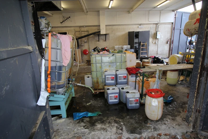 Celní Správa ČR: První laboratoř k výrobě klefedronu v Česku - Výroba návykové látky clefedron