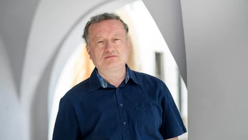 Konvalinka: Uvnitř bych roušky ještě neodkládal. Rozhodně bych se raději očkoval než promořoval