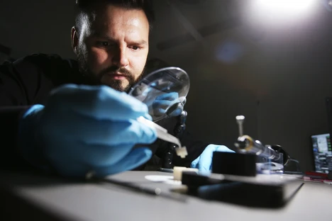 Michal Mazur: Správný mikroskopista nemůže říkat ne