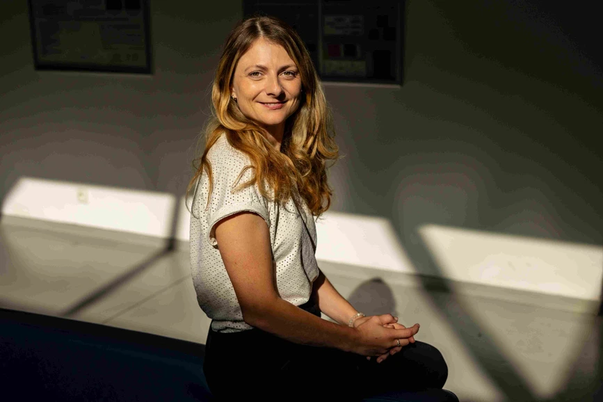 Forum UKHynek Glos Biofyzička Gálisová využije ERC k vývoji cílené dopravy léčiv: „Bylo skvělé pracovat v prostředí, kde člověk nemusí neustále přemýšlet, zda má finance na všechny experimenty,“ vzpomíná Gálisová na Izrael.