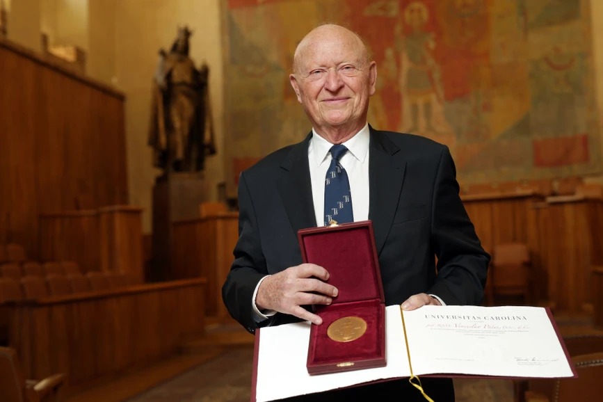 Forum UK: prof. RNDr. Václav Pačes, DrSc., Dr.h.c.