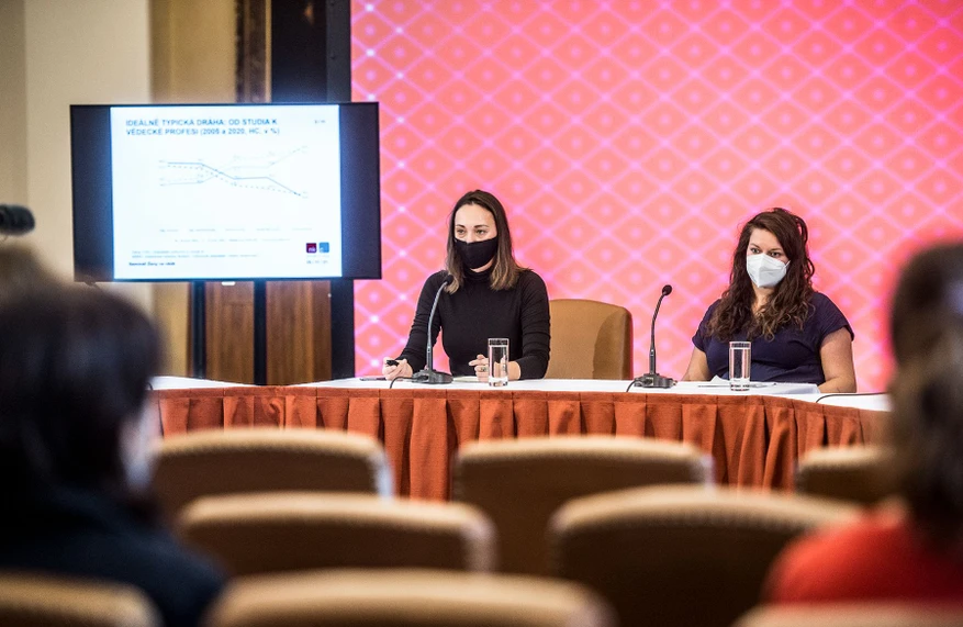 Forum/Vladimír Šigut: Hana Tenglerová (vlevo) a Tereza Smužová.