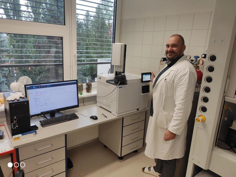 HPST: GC Agilent 8890 v laboratoři ústavu hygieny a technologie potravin rostlinného původu, VFU Brno