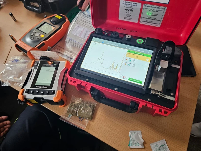 <ul>
<li><strong>Foto:</strong> HZSCR: Spolupráce našich specialistů na chemickou ochranu s Národní protidrogovou centrálou: efektivní detekce drog</li>
</ul>
