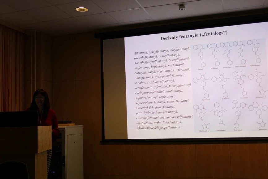 HZS/IOOLB: Analýza fentanylu a jeho derivátů plynovou chromatografií s hmotnostní detekcí (Jelínková, Univerzita obrany)