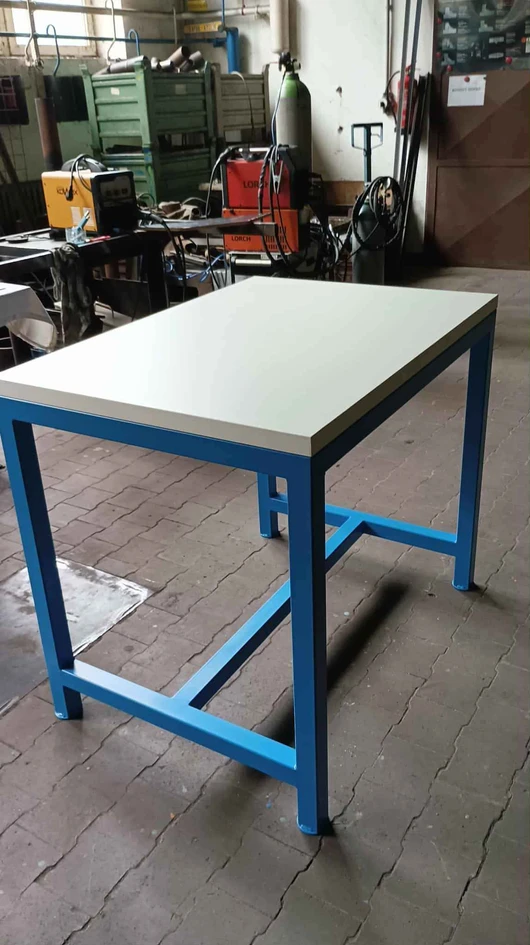 M&M Svářečská škola: Laboratorní stoly na míru