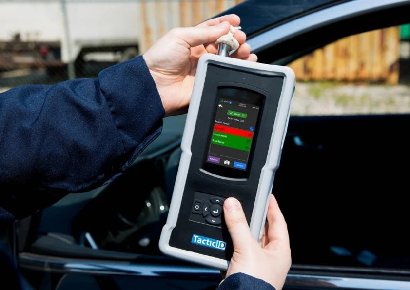 Metrohm: Ramanovy Knihovny - Bench.