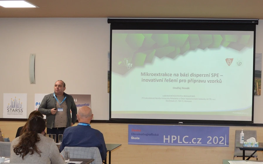 Mikroextrakce na bázi disperzní SPE - inovativní řešení pro přípravu vzorků (O. Novák)