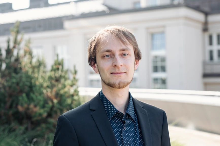 <ul>
<li><strong>Foto:</strong> Nadace Experientia: Připravujeme zářící organické materiály pro novou generaci displejů</li>
</ul>
