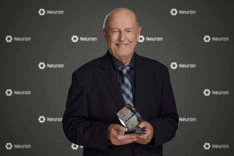 Prof. Ing. František Švec, DrSc., získal Cenu Neuron 2023 za celoživotní přínos vědě v oboru chemie