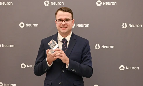 RNDr. Tomáš Slanina, Ph.D., získal Cenu Neuron 2023 pro nadějné vědce v oboru chemie
