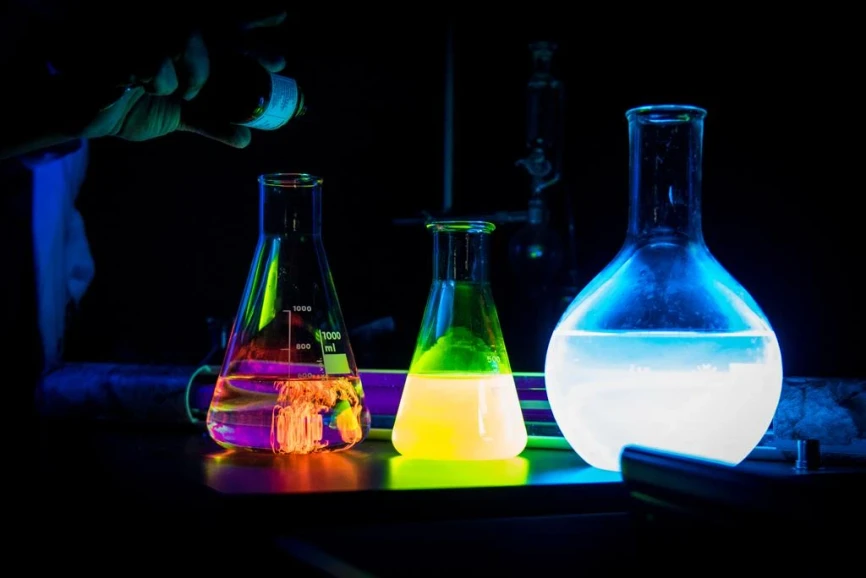 Noc Vedcu 2022: Chemie světla & barev | WORKSHOP