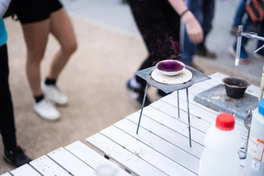 Noc vědců: Tajemná chemická stezka