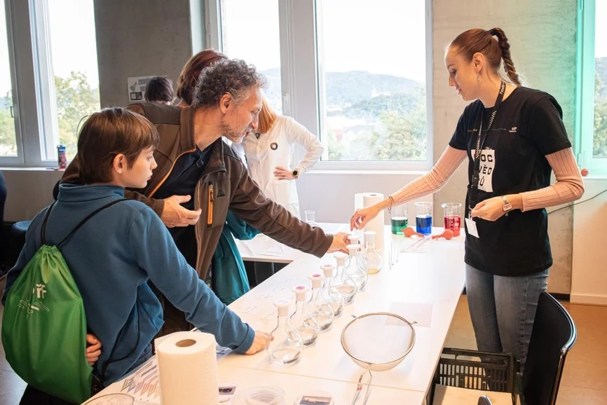 Noc vědců/UJEP: Chemické pexeso a Chemiku, nezlob se!