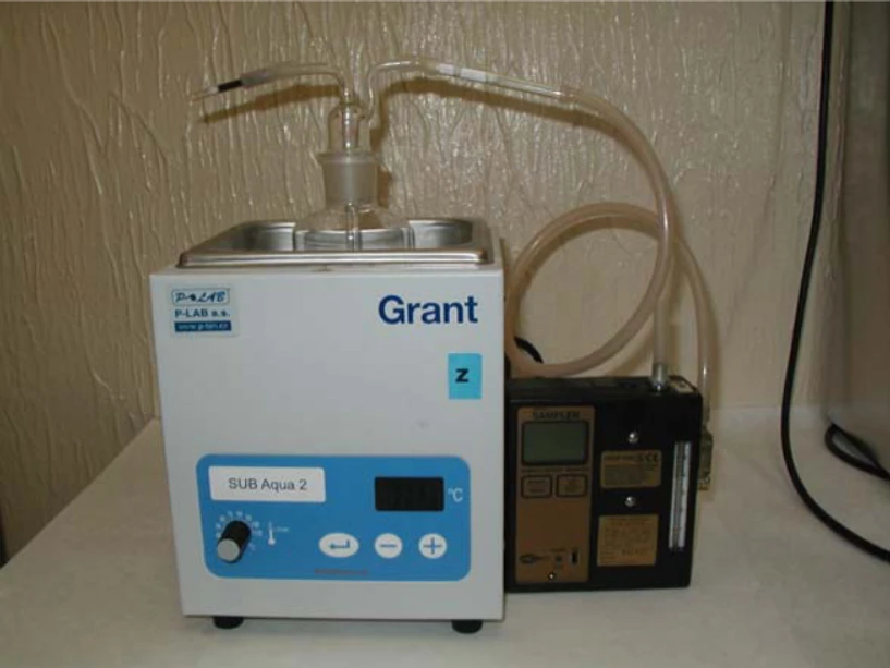 Obr. 1 Stripování popela v promývačce plynů