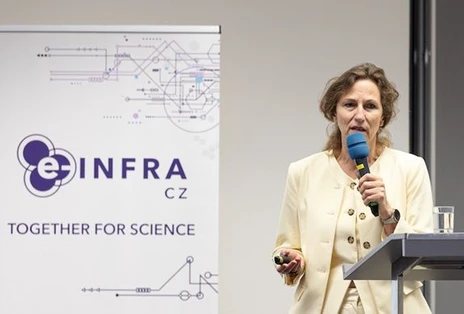 Věda mění data. Data mění vědu