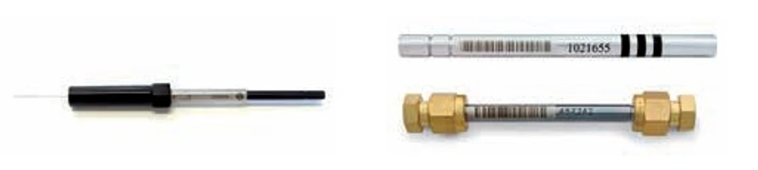 Revue CO: SPME manuálny dávkovač s vláknom (vľavo) a SPE trubičky na termálnu