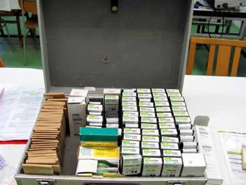 Revue civilnej ochrany: Kufrík s rôznymi detekčnými trubičkami pripravený na výjazd