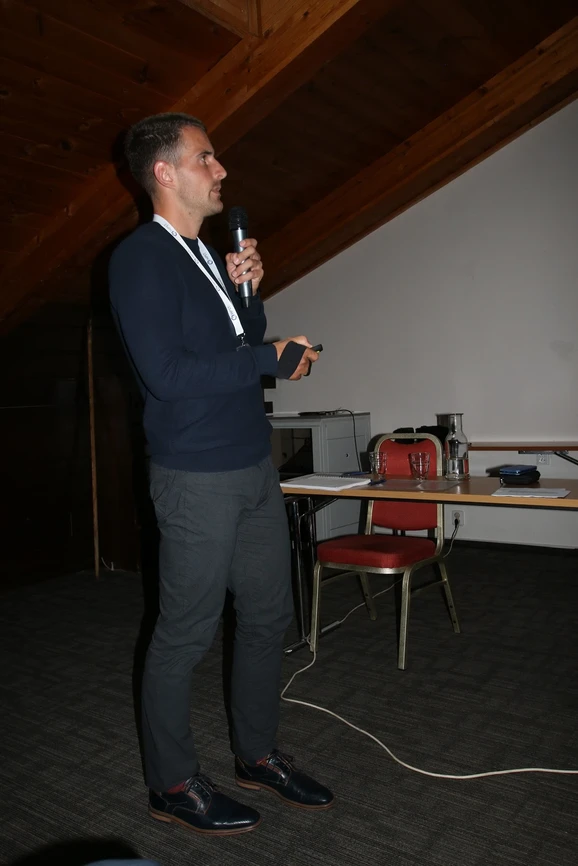 SSJMM/23. Škola MS: Hydrogen-deuterium exchange: The effect of domain order on modulation of fusion two-domain proteins structure and its dynamics (Jakub Sýs)