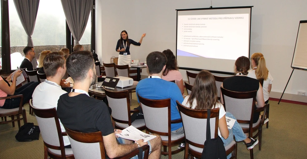 SSJMM: Proč je nutná příprava vzorků před LC-MS analýzou. (Lucie Nováková)