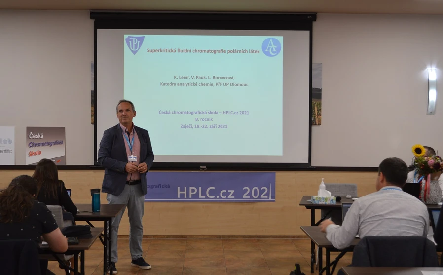 Superkritická fluidní chromatografie polárních látek (K. Lemr)