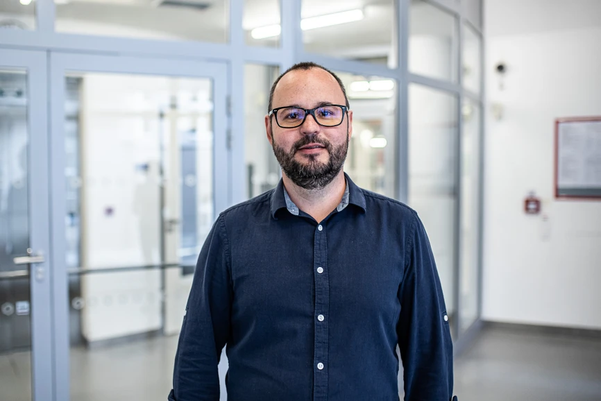 ÚOCHB/Tomáš Belloň Dr. Milan Vrábel, vedoucí skupiny Chemie biokonjugátů, ÚOCHB AV ČR