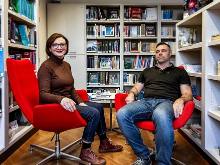 Podcast CHEmic #54 – Šetří peníze a vylepšuje vědu. Skvělá technická podpora se ÚOCHB vyplatí