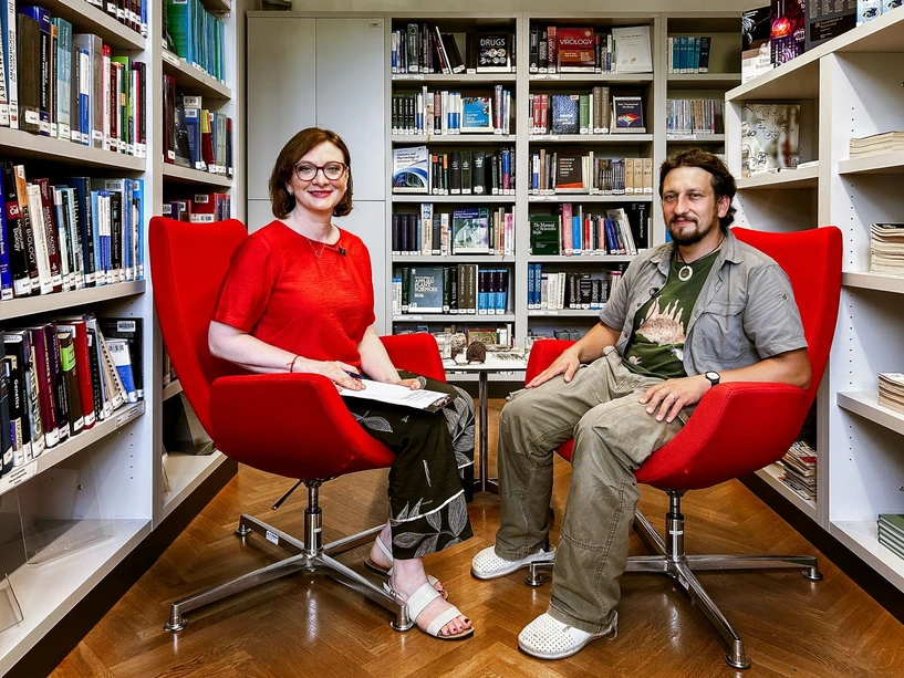 ÚOCHB/Tomáš Belloň – Podcast CHEmic #64 – Popularizace vědy je důležitá. Mění pohled lidí na svět