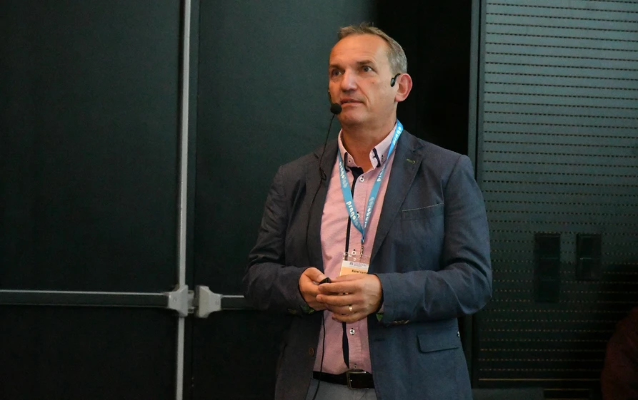 UOChB/Michal Hoskovec/PMHPMS: Mass Spectrometry - from Metabolites to Art (Karel Lemr)