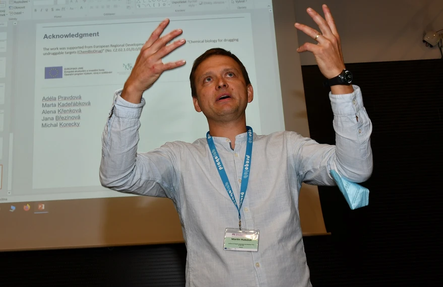 UOChB/Michal Hoskovec/PMHPMS: Orbitrap Fusion Lumos - A Versatile Mass Spectrometer for Biomolecules (Martin Hubálek)