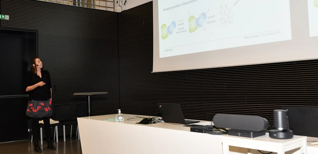 UOChB/Michal Hoskovec/PMHPMS: Protein Structure and Interactions Studied by Cross-Linking Mass Spectrometry (Petra Junková)