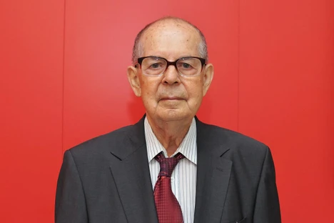 Vědu jsme dělali na koleni, říká absolvent z roku 1956