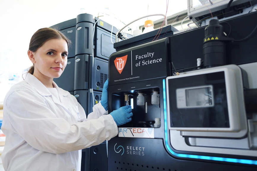 UPOL/KACh: Vysokorozlišující hybridní tandemový hmotnostní spektrometr s integrovanou celou umožňující experimenty s cyklickou mobilitou (Cyclic IMS, Waters)