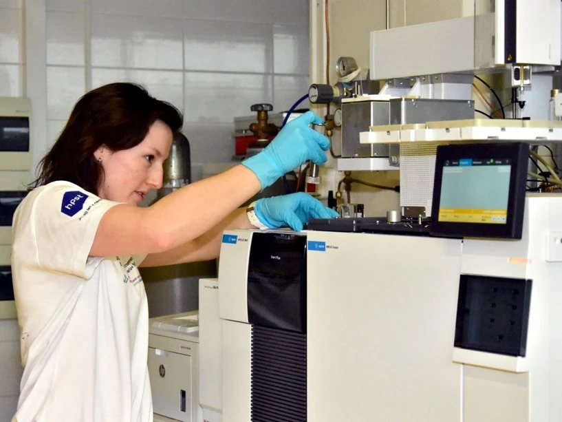 UPOL PřF: Katedra analytické chemie získala nový přístroj, který zvládne i pyrolýzu vzorků