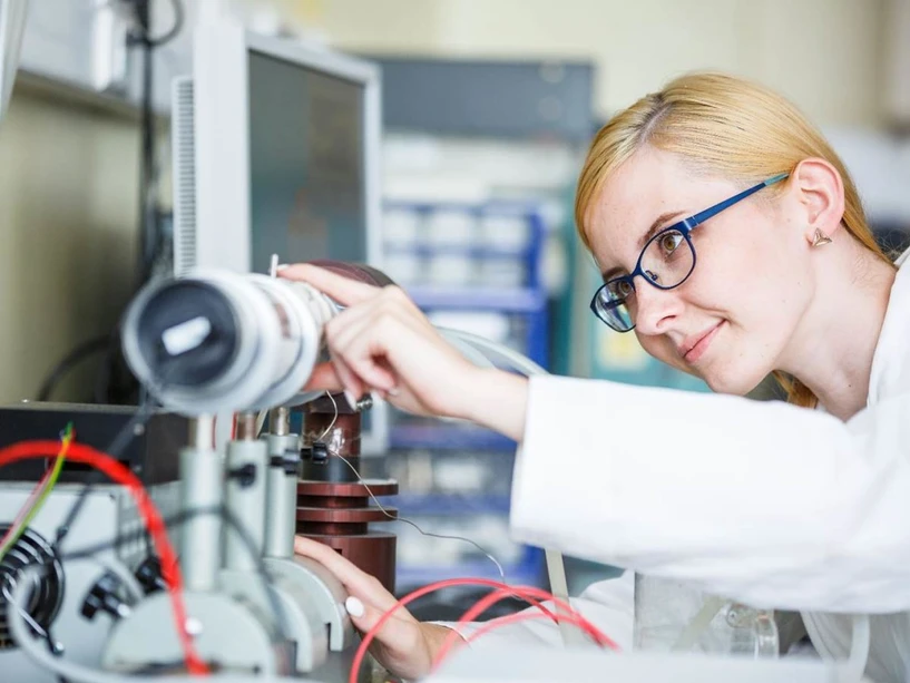 <p>UPOL/Viktor Čáp: Díky projektu TA ČR má vzniknout první přenosný Mössbauerův spektrometr pro průmyslové využití</p>
