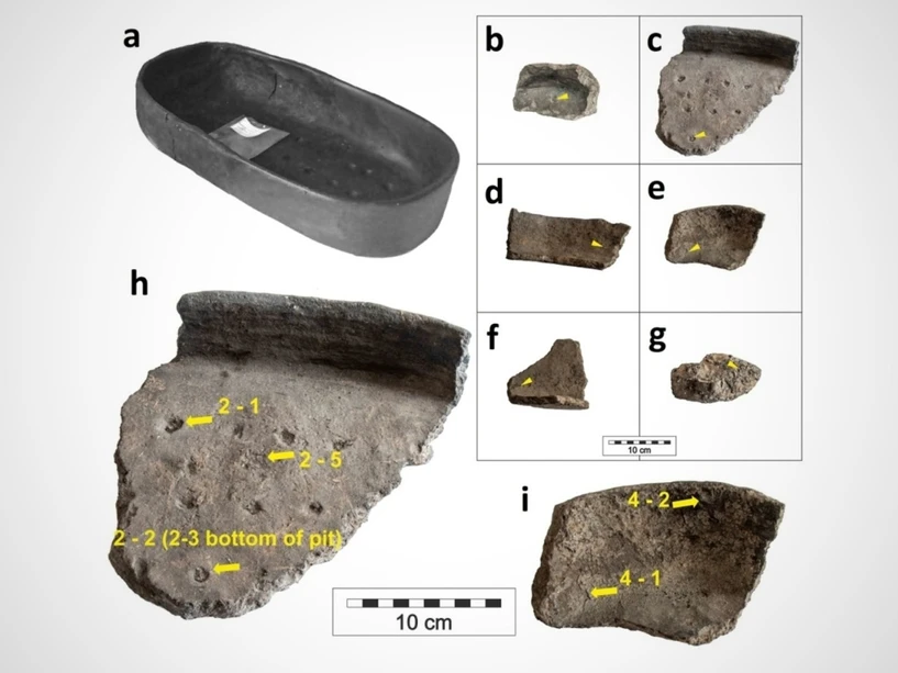 <p>UPOL/archiv JČU: Vědci analyzovali stopy 7000 let starého jídla. Objevili je v pekáčích nalezených u Ochridského jezera</p>
