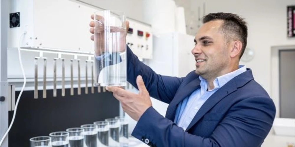 Universitas: doc. RNDr. Martin Pivokonský, Ph.D.