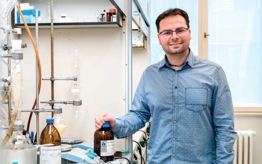 <p>Vysoká škola chemicko-technologická v Praze/SPIN: Na padělané léčivo z  DARKNETU Vám faktura nepřijde</p>
